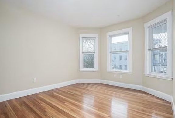 4th image of 55 Wilcock St