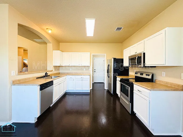 5630 Sendero Spg — Photo 6