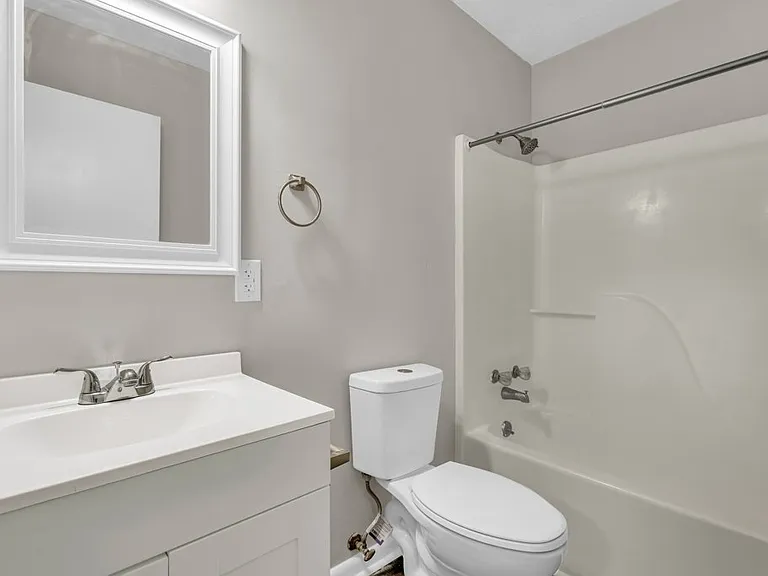 Eastwood Apts — Photo 26