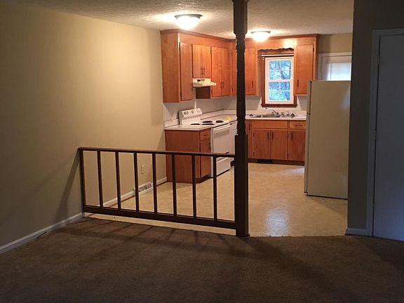 3rd image of 205 Graves Dr #A