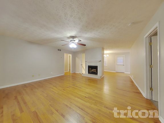 3rd image of 15 Gregory Ln