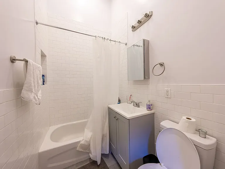 185 Chauncey St #1R — Photo 7