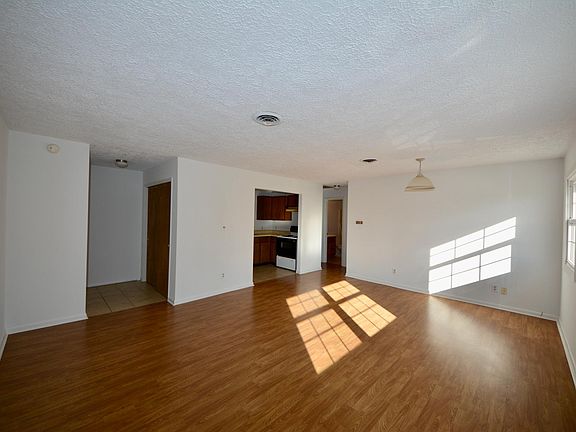3rd image of 26 E Poplar St #26