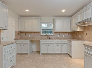 42 Thunderbird Dr, Conroe, TX 77304