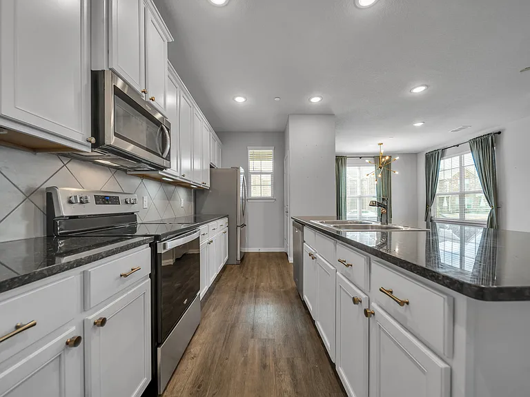 2817 Bellflower Dr — Photo 5