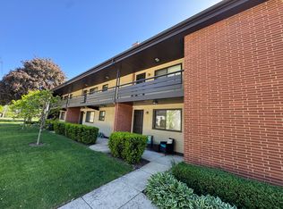 140 W Douglas Ave, Naperville, IL 60540