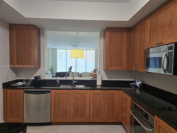 5th image of 3340 NE 190th St APT 606