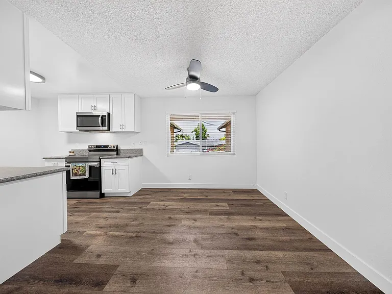 20353 Saticoy St — Photo 17