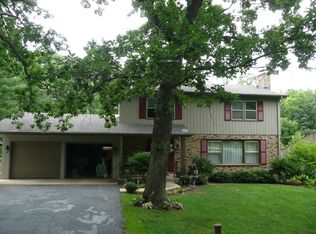 42W208 Timber Trl, St Charles, IL 60175