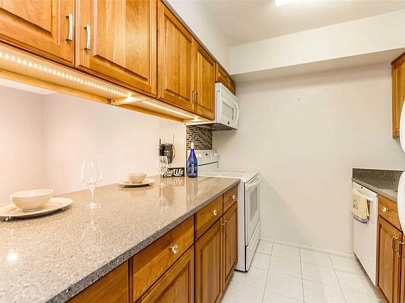 4th image of 100 Daly Blvd APT 511