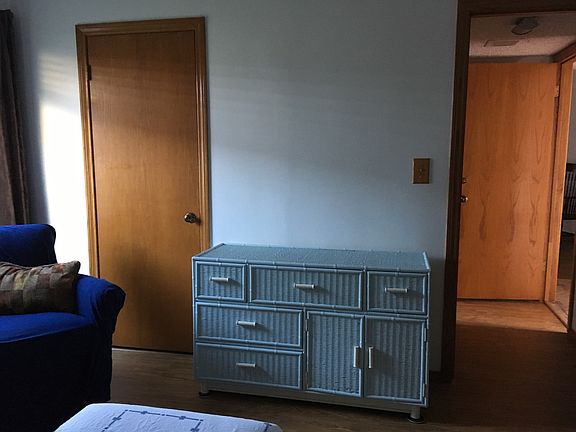 5th image of 1827 Greenfield Ave APT 204