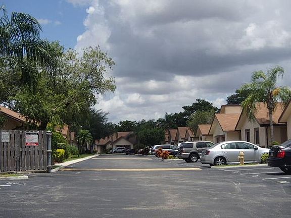 5th image of 11153 NW 38th Pl