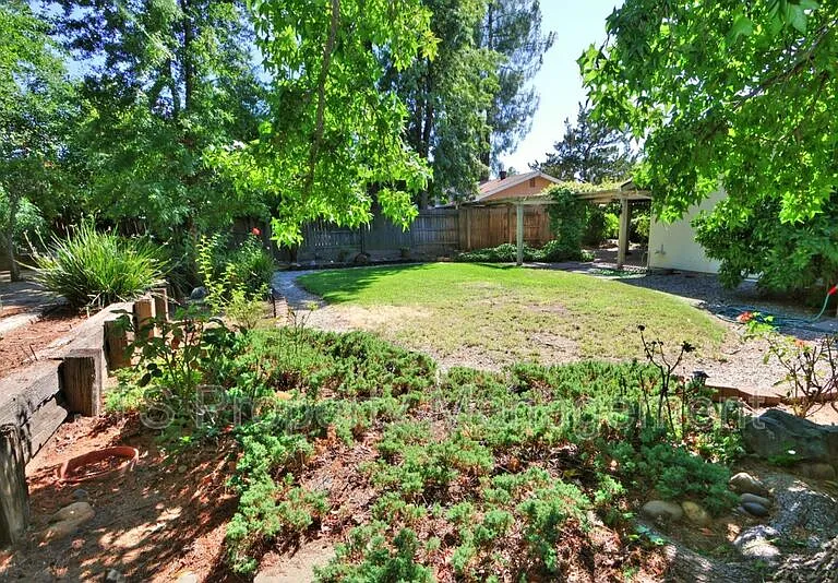 6830 Mellodora Dr — Photo 66