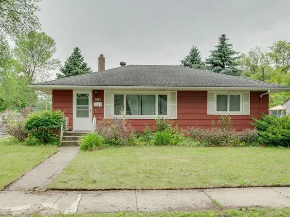 1021 1st St S, Moorhead, MN 56560