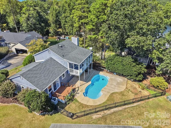 3022 Point Clear Dr, Tega Cay, SC 29708