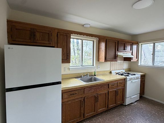 4th image of 53 1/2 Glenwood Ave #A