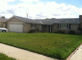 945 Salem Dr, Hanford, CA 93230