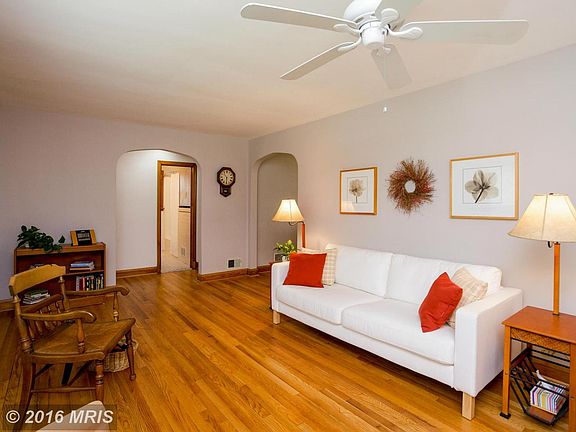 Beautiful hardwood floors, Overhead ceiling fan