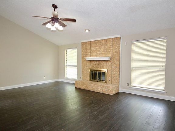 5th image of 2105 Meredith Ln