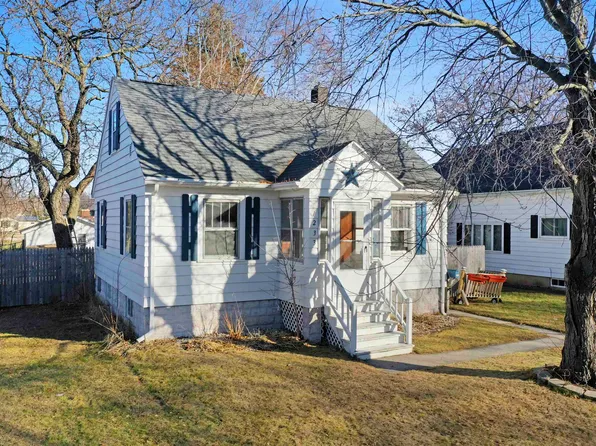 1233 Smith St, Green Bay, WI 54302