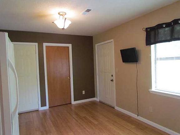 4th image of 118 Gail Ln