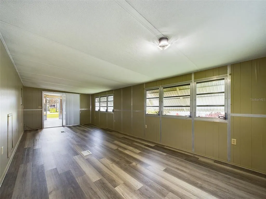 2 bed, 2.0 bath, 969 sqft, $1,200 — Photo 3