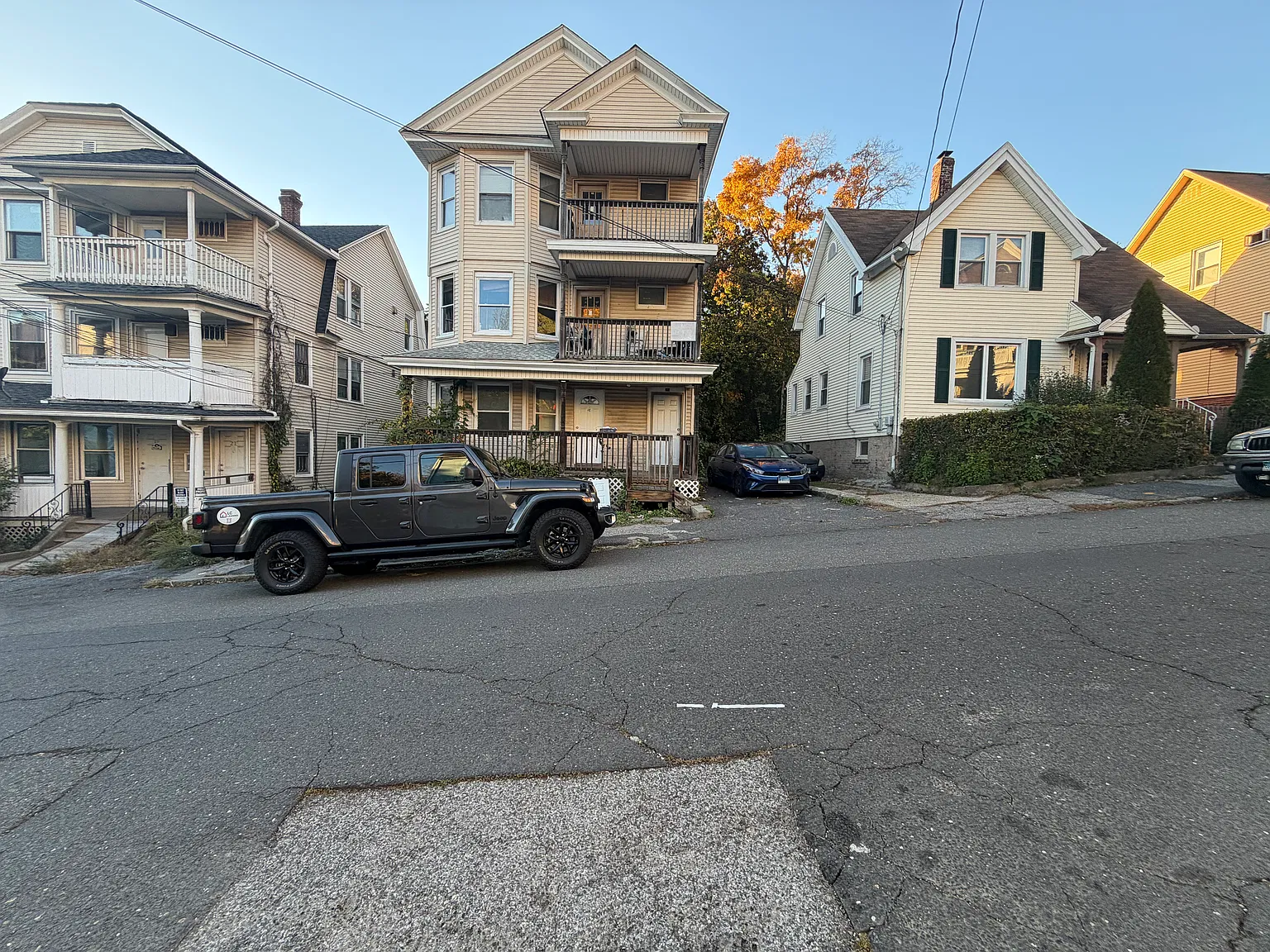 3 bed, 1000 sqft, $1,395 — Photo 1