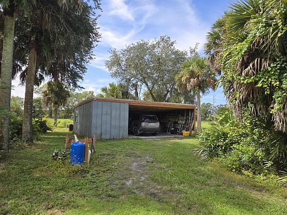 5th image of 23101 SW CARDAMINE Street