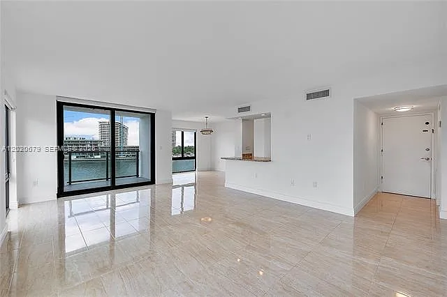 1600 S Bayshore Ln #6A — Photo 4