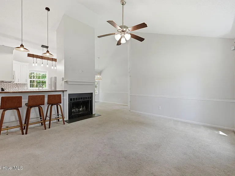 3411 Belmont Blvd — Photo 3