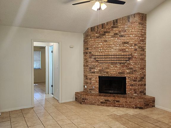 4th image of 2610 Garrettson Dr #A