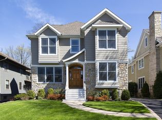 907 Oak St, Winnetka, IL 60093