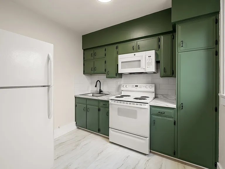 112 E 1st St #204 — Photo 5