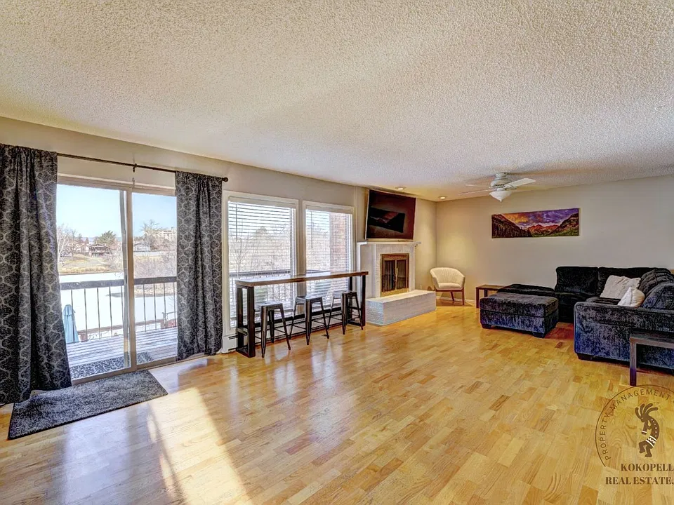 1020 Lakeside Ct #1