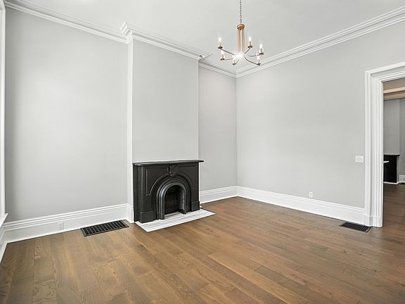 5th image of 1028 Dayton St