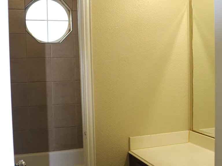 327 Regency Dr — Photo 16
