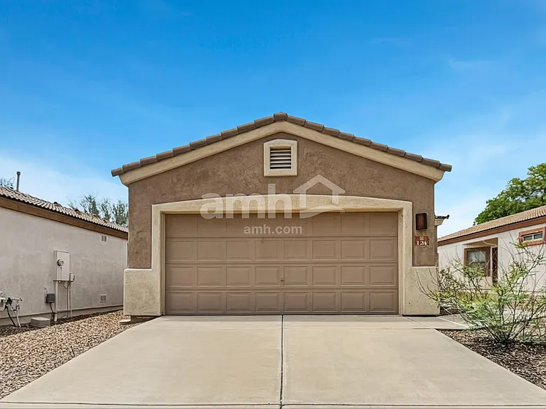 124 E Calle Puente Azul — Photo 1