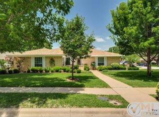 908 Kristin Ln, Arlington, TX 76012