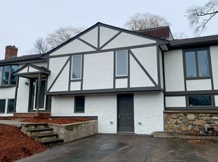 201 Crossfield Rd, Franklin, MA 02038