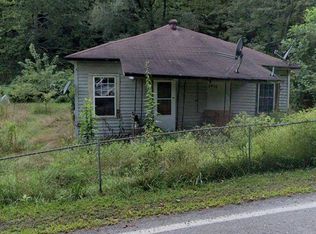 6996 Coal City Rd, Rhodell, WV 25915