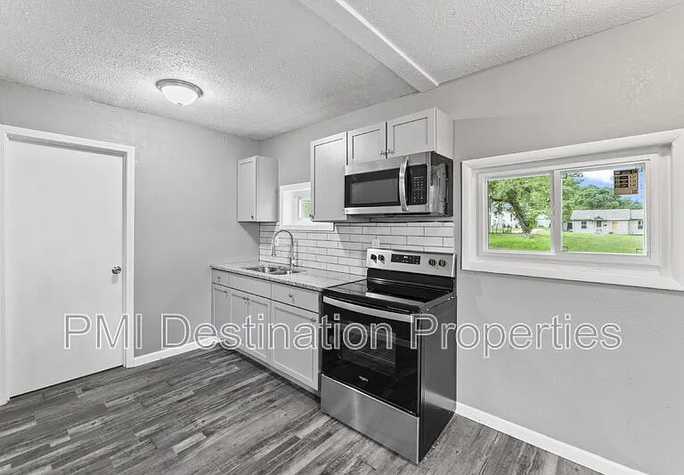 915 E Hayward Ave — Photo 7