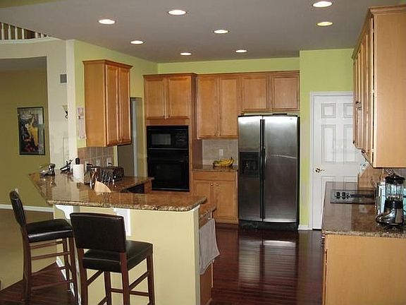 3rd image of 25613 Hillsdale Dr