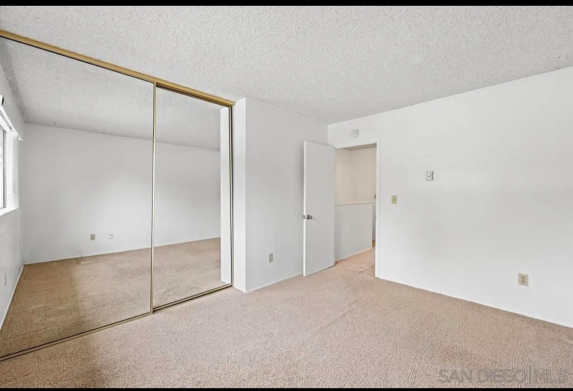 2 bed, 896 sqft, $1,600 — Photo 3