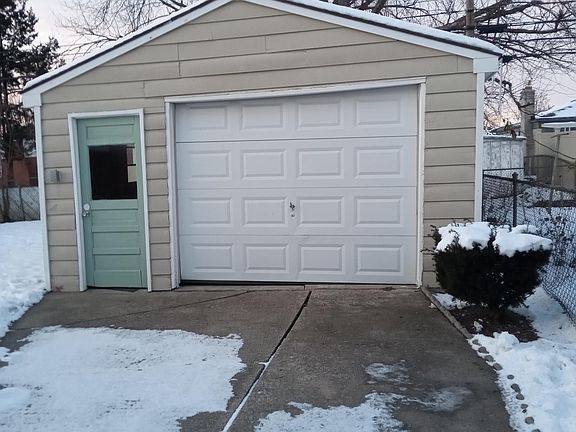 3rd image of 901 Moulin Ave