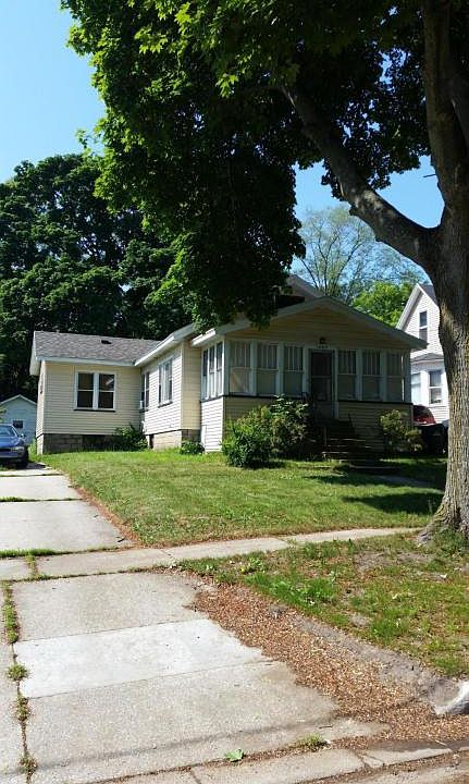 1st image of 1005 W Grand Ave