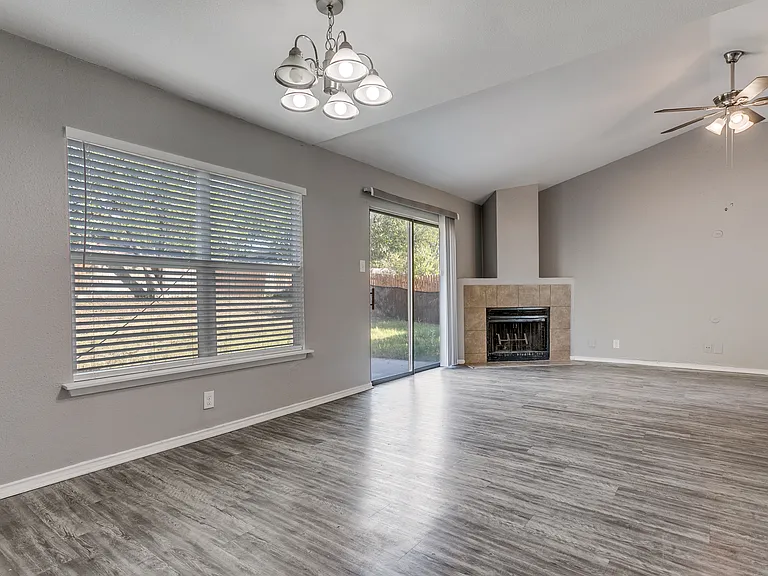 4031 Sunrise Bluff Dr — Photo 5