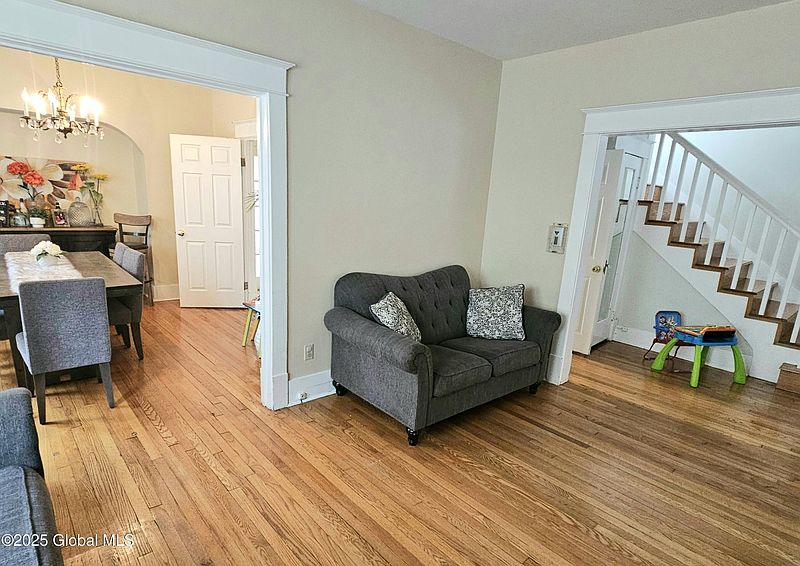 5th image of 165 Whitehall Road