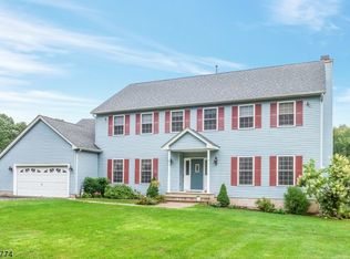 3 Edgewood Ter, Randolph, NJ 07869