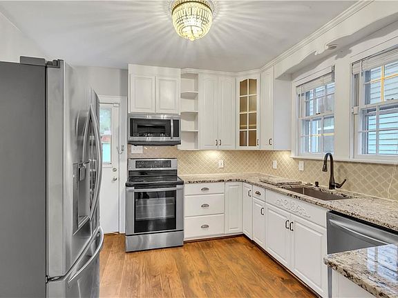 3rd image of 128 Mount Vernon Ave