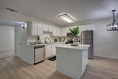 St. George Apartments Photo 1